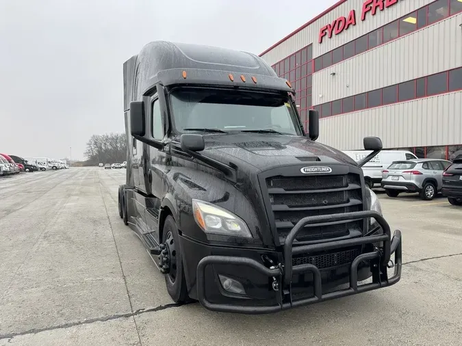 2024 Freightliner Cascadia&reg; Sleeper Cab 126" BBC 72" RR