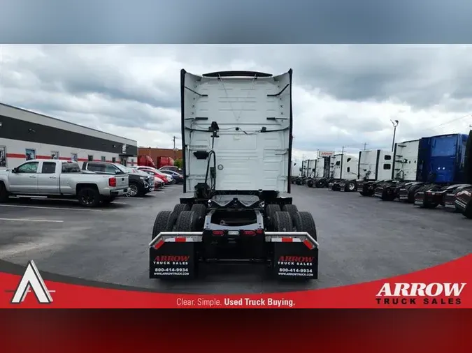 2022 VOLVO VNL760