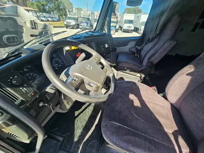 2020 VOLVO VNR64T-640