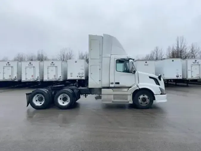 2015 Volvo VNL300