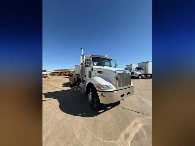 2019 Peterbilt 348