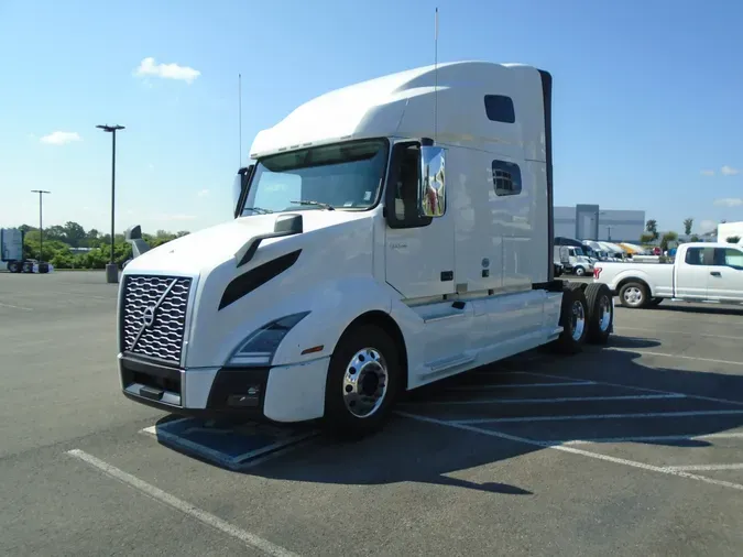 2023 VOLVO VNL64T760