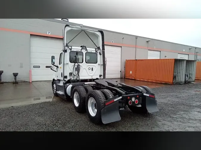 2020 Freightliner Cascadia 126