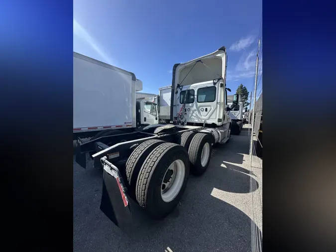 2019 FREIGHTLINER/MERCEDES CASCADIA 125