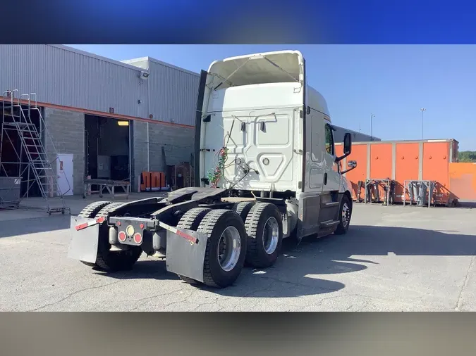 2020 Freightliner Cascadia 126