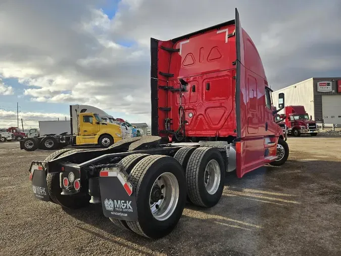 2021 FREIGHTLINER Cascadia 126