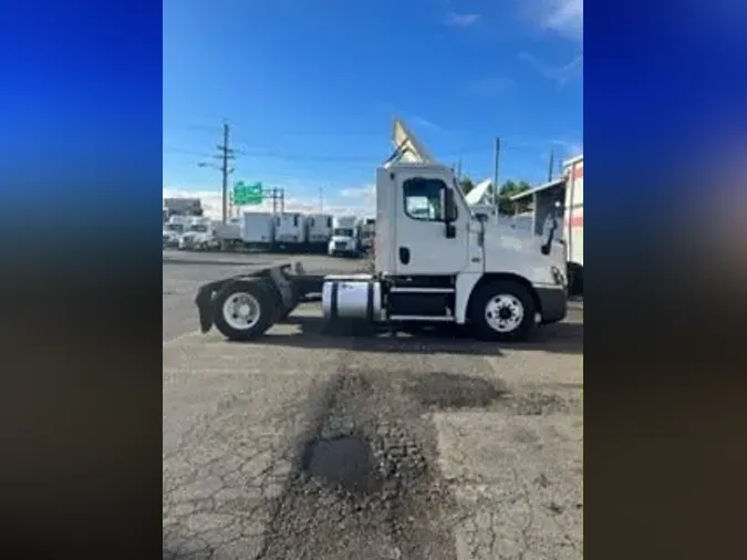 2017 FREIGHTLINER/MERCEDES CASCADIA 125