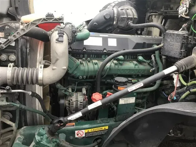 2020 VOLVO VNL300