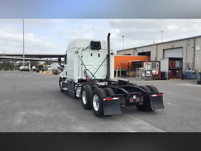 2022 Freightliner Cascadia 126