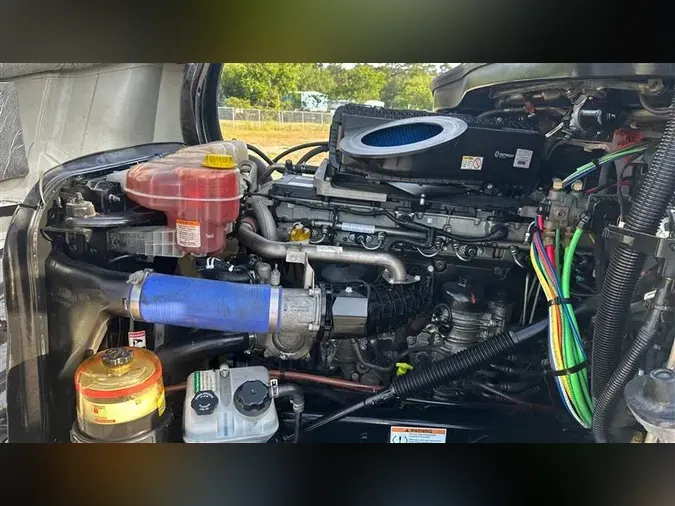 2021 FREIGHTLINER CA126
