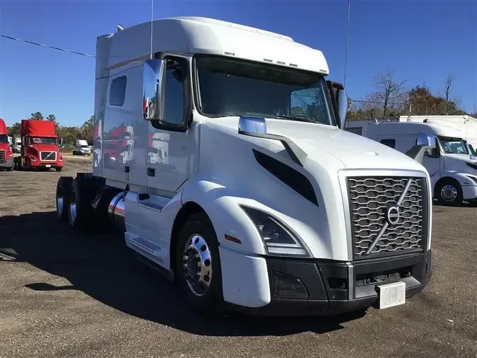 2021 VOLVO VNL740