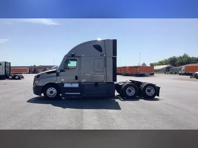 2022 Freightliner Cascadia 126
