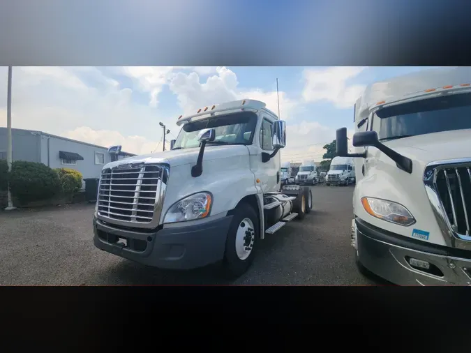 2017 FREIGHTLINER/MERCEDES CASCADIA 125f0e0833b1e027ec628221c4596d6b917