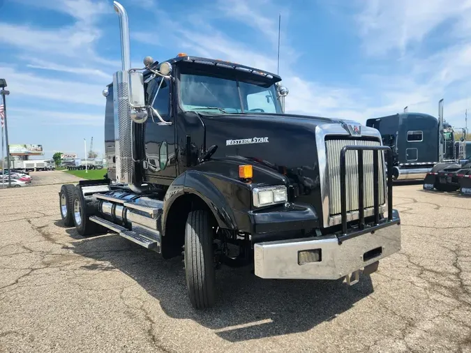2011 WESTERN STAR 4900