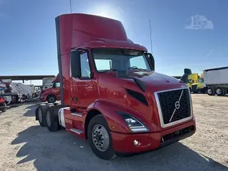 2020 VOLVO VNR64T300