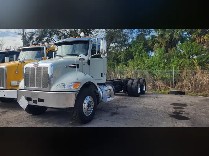2020 Peterbilt 348