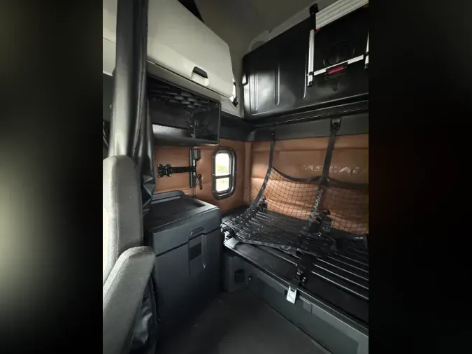 2022 FREIGHTLINER Cascadia 126f0e9d93617698c5947718bfe67aa851a