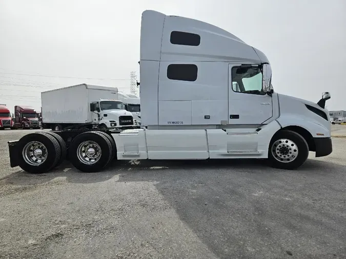 2021 VOLVO VNL64T760