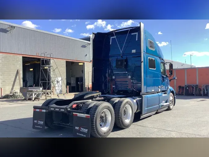 2022 Volvo VNL860
