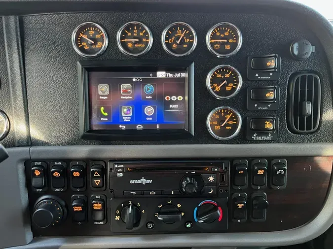 2020 Peterbilt 389