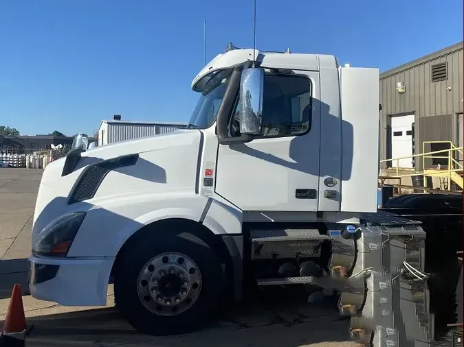 2018 VOLVO VNL300