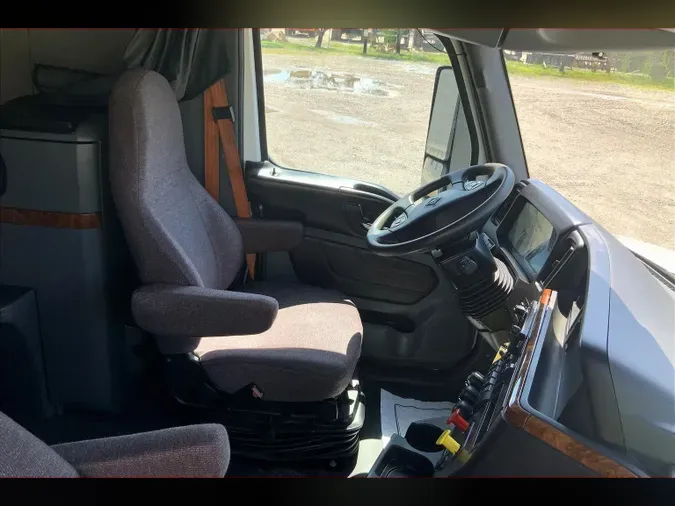 2022 INT LT625 6x4
