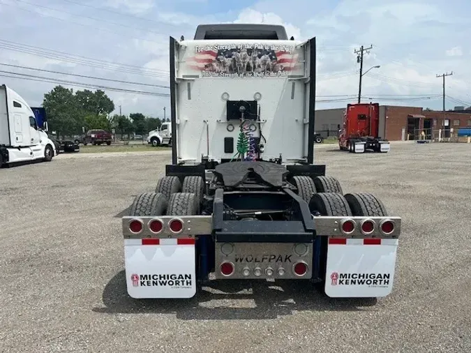 2023 Kenworth W990