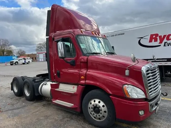 2013 FREIGHTLINER/MERCEDES CASCADIA 125