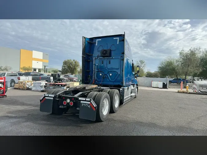 2022 Freightliner Cascadia 126