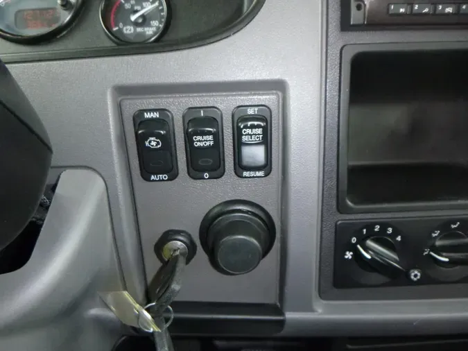 2018 Peterbilt 337