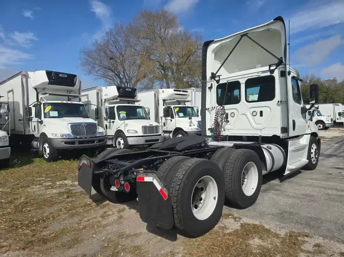 2019 FREIGHTLINER/MERCEDES CASCADIA 125