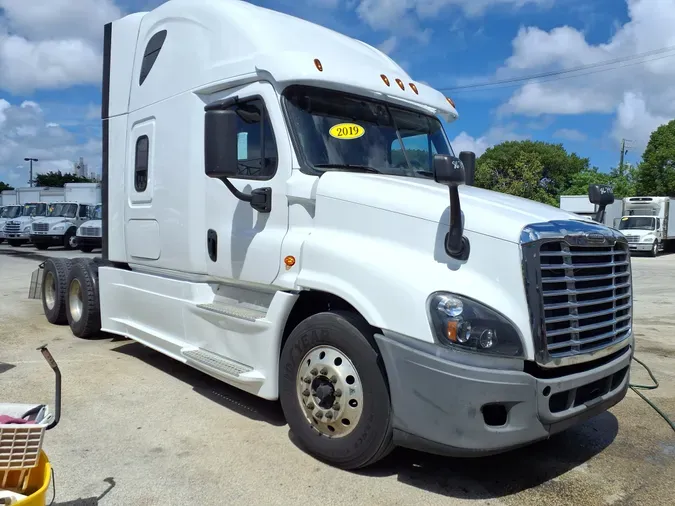 2019 FREIGHTLINER/MERCEDES CASCADIA 125