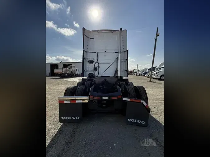 2022 VOLVO VNL64T760