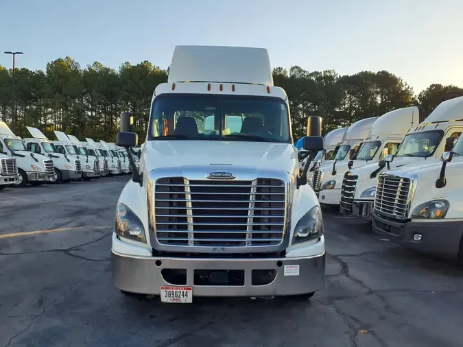 2019 FREIGHTLINER/MERCEDES CASCADIA 125f1088e73112474c8c03045bcd1fc0d0a