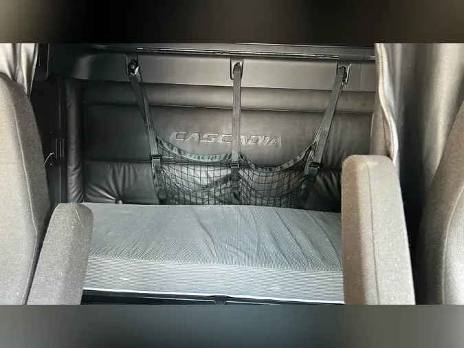 2024 Freightliner Cascadia 126f108d39766307040c0f0de0bf1328d41