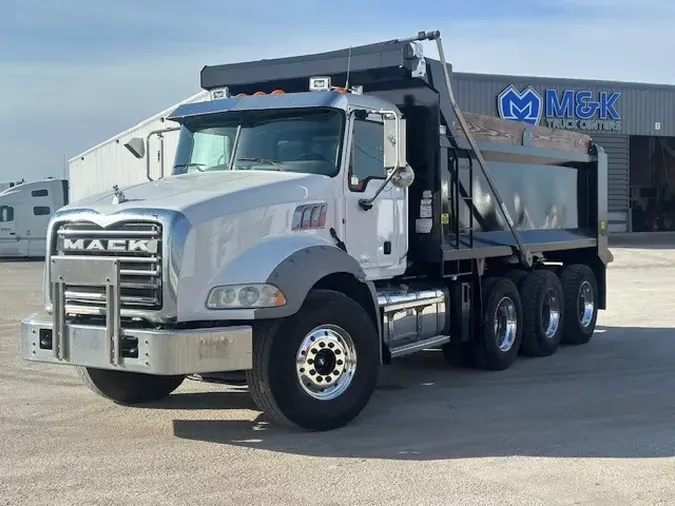 2015 MACK GU813