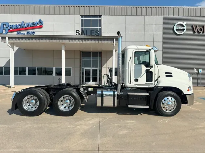 2018 MACK CXU613