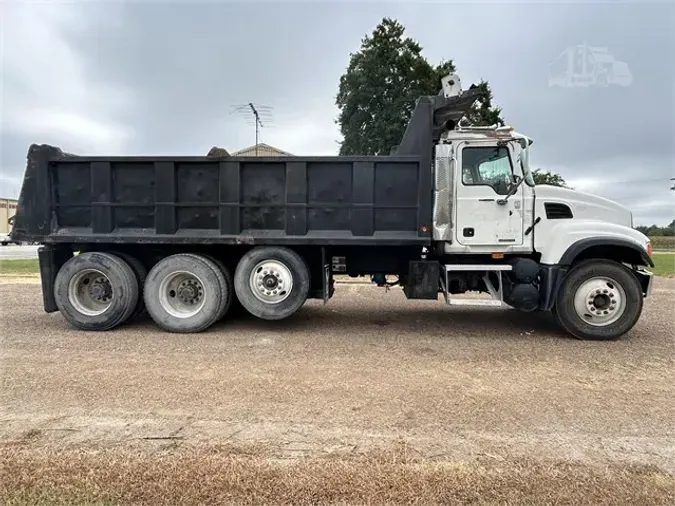 2005 MACK GRANITE CV713