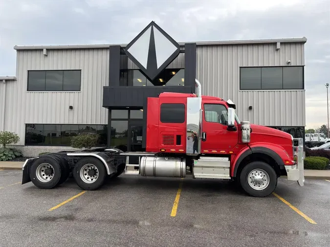 2023 International HX620 Sleeper