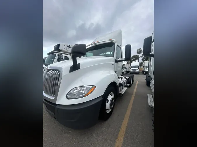 2019 NAVISTAR INTERNATIONAL LT625 DAYCAB T/A