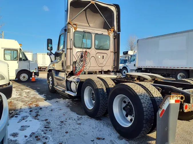 2018 FREIGHTLINER/MERCEDES CASCADIA 125