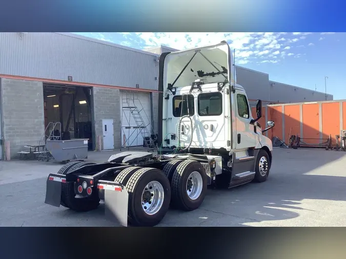 2020 Freightliner Cascadia 126