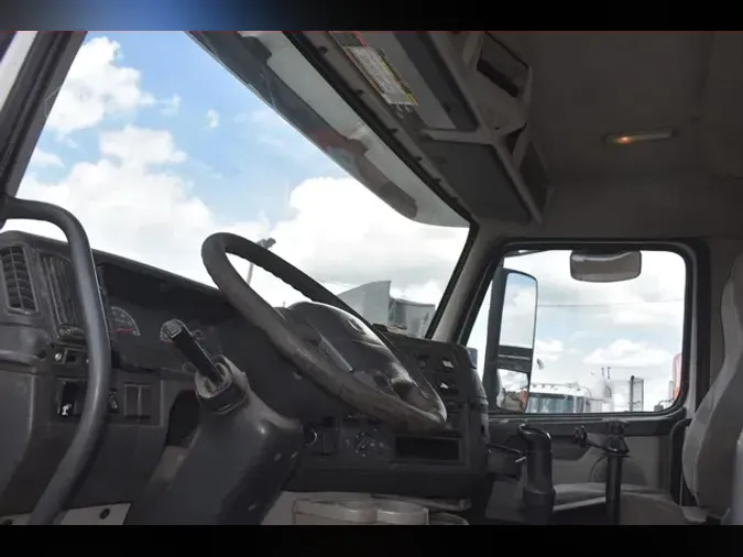 2009 VOLVO VNL64T300
