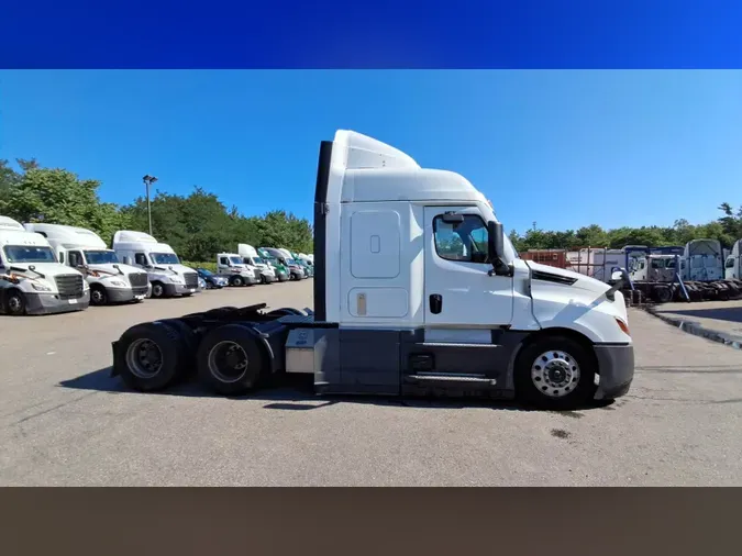 2022 Freightliner Cascadia 126f11ad05a07124cfa559d4793191b3be0