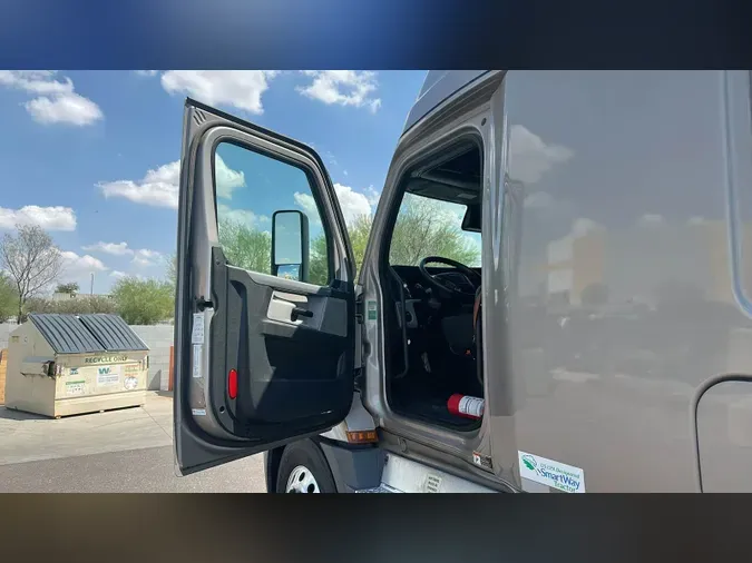 2021 Freightliner Cascadia 126