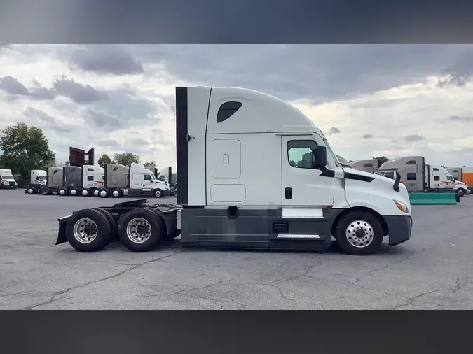 2022 Freightliner Cascadia 126