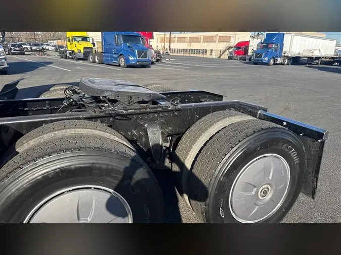 2022 FREIGHTLINER CA126