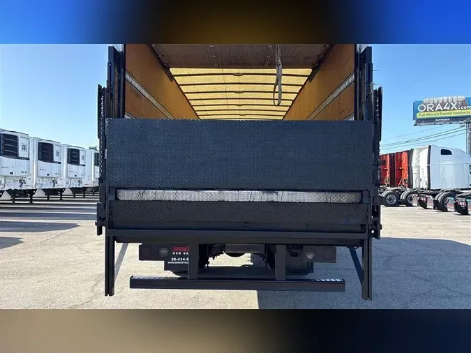 2018 FREIGHTLINER M2-106