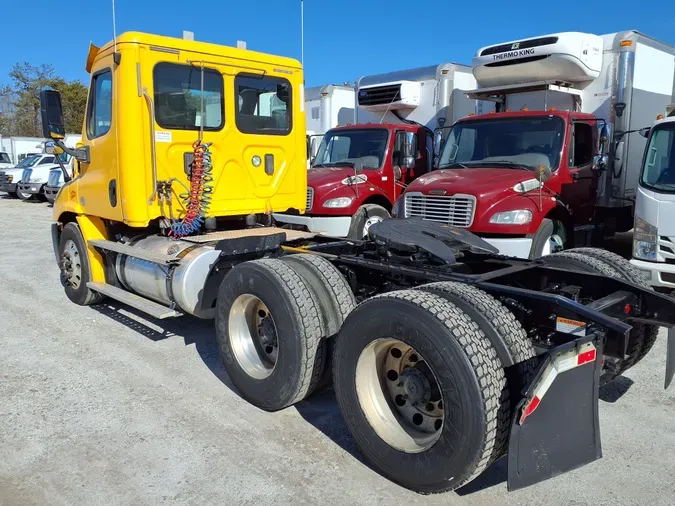 2017 FREIGHTLINER/MERCEDES CASCADIA 113