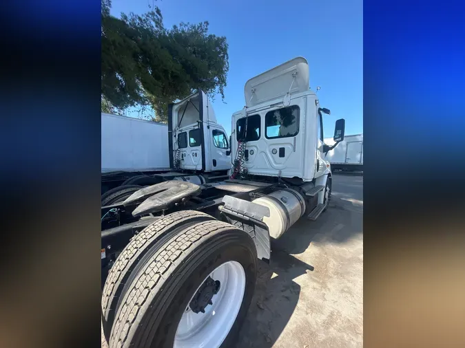 2014 FREIGHTLINER/MERCEDES CASCADIA 113